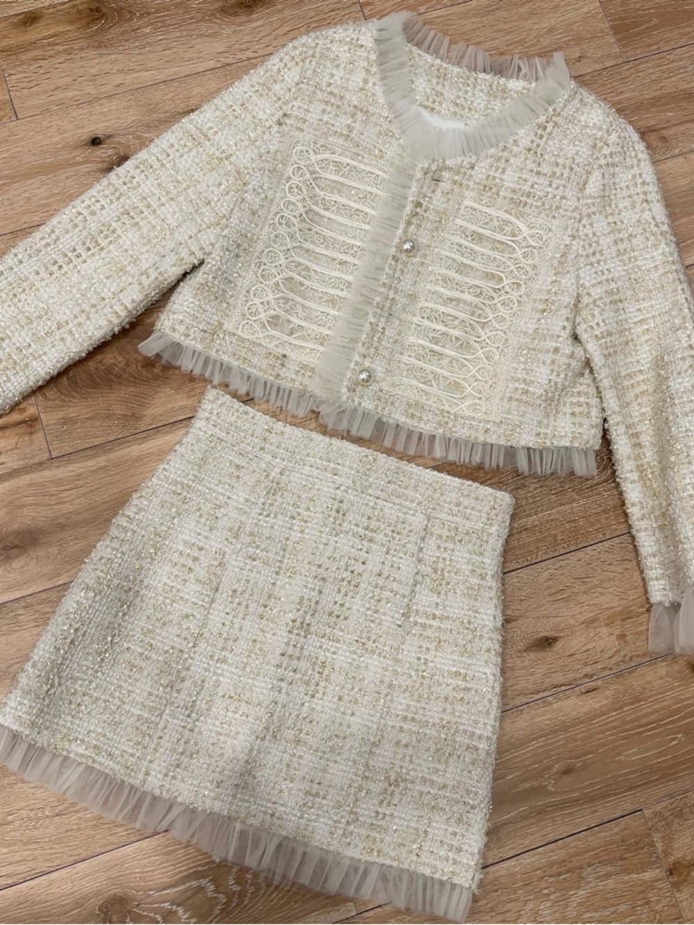 Cream Tweed Two-Piece Skirt Set with Tulle Trim

Brand New